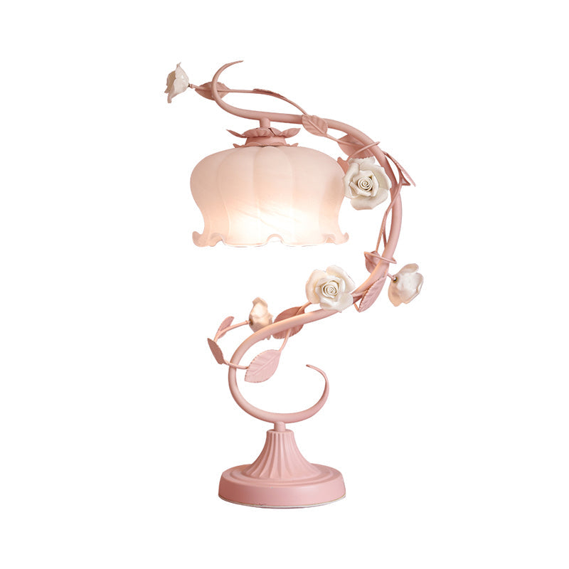 ÉclatRose – Plafonnier romantique à reflets rosés