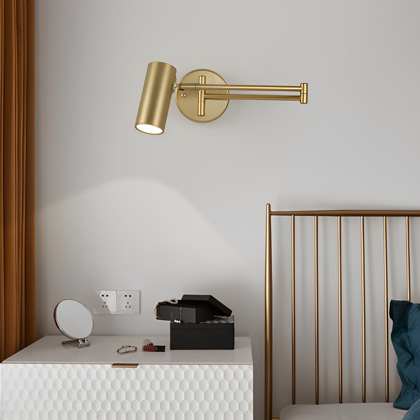 Tilda – Applique Moderne avec Bras Articulé