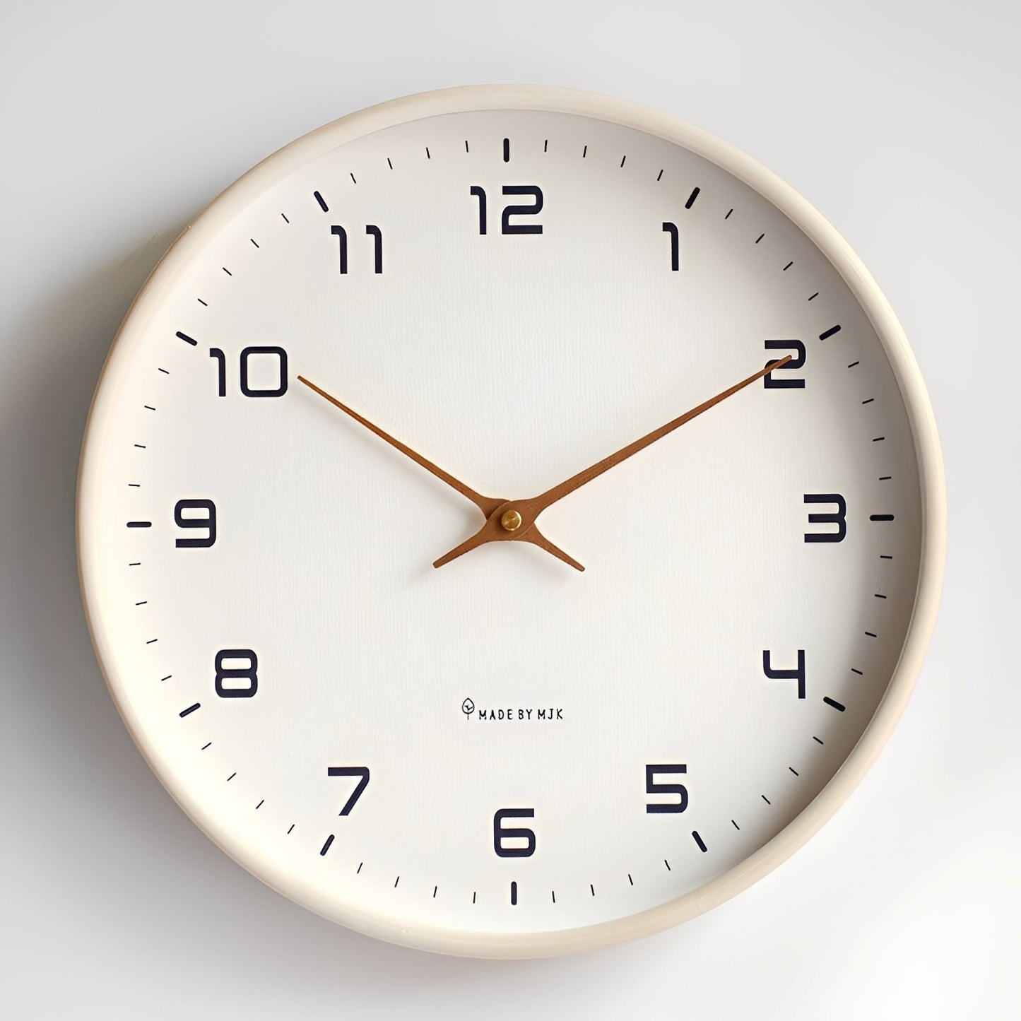 Nordik – Horloge murale silencieuse en bois massif