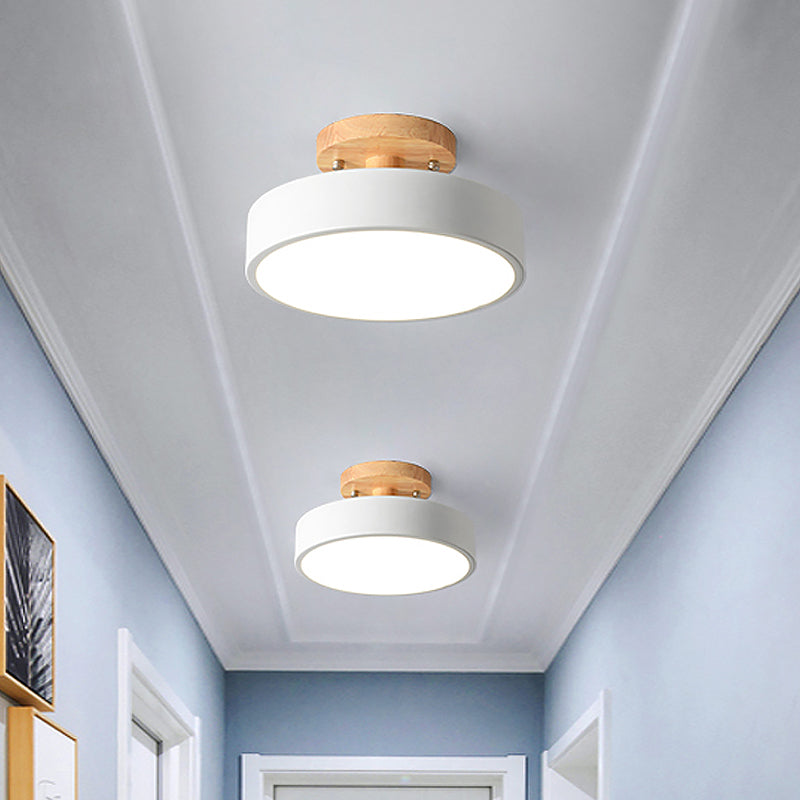 Lunira – Lampe de plafond en fer coloré avec détail en bois