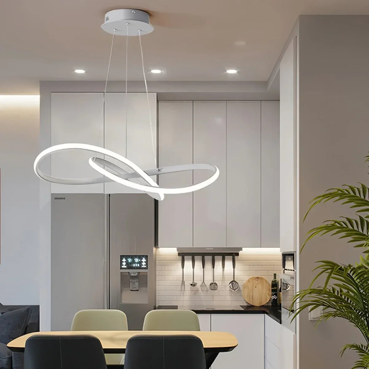 Reina – Suspension moderne en forme de poisson