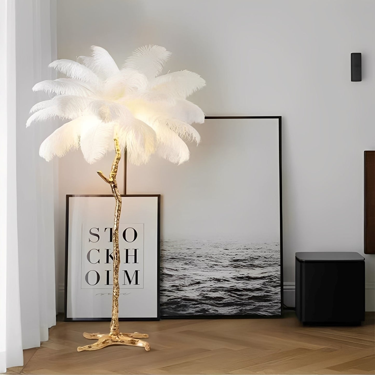 Gia – Lampe sur pied en plumes de résine