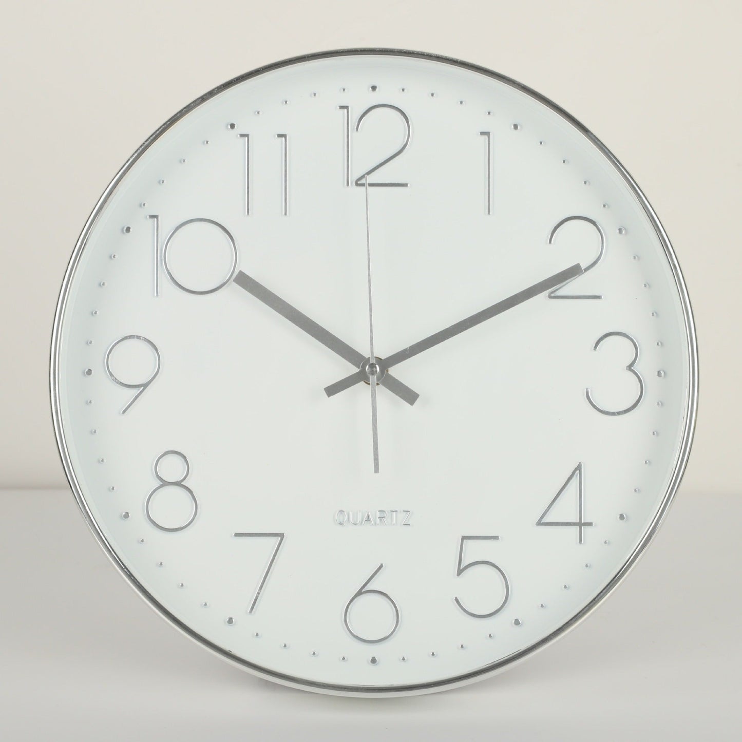Vela – Horloge murale silencieuse au design moderne