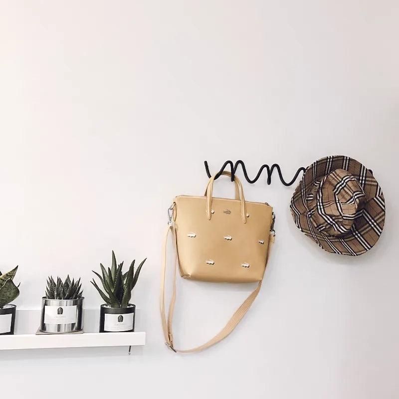 Miro – Crochet à vagues moderne en fer