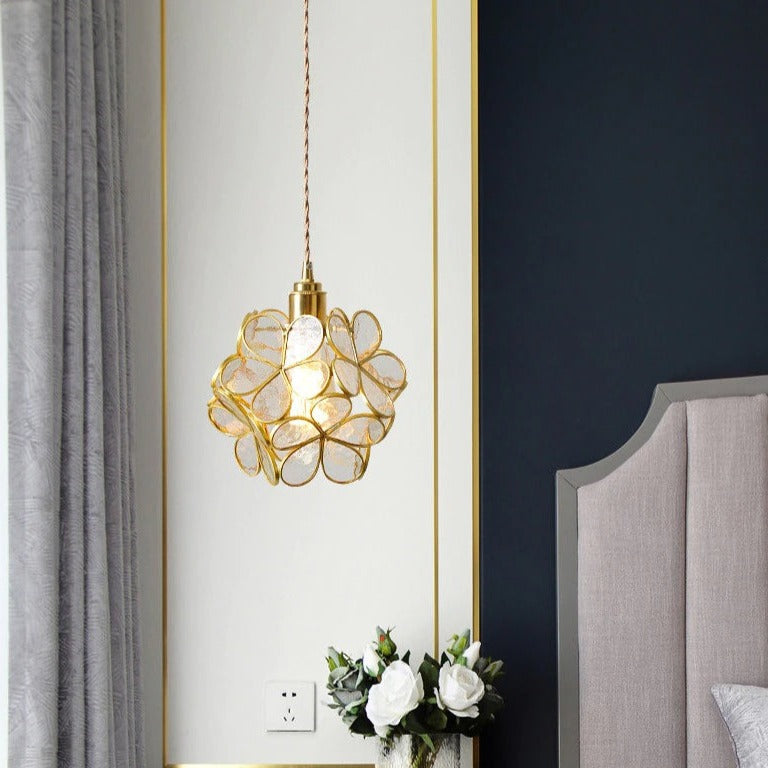 FleurVerre – Suspension florale en verre soufflé délicat