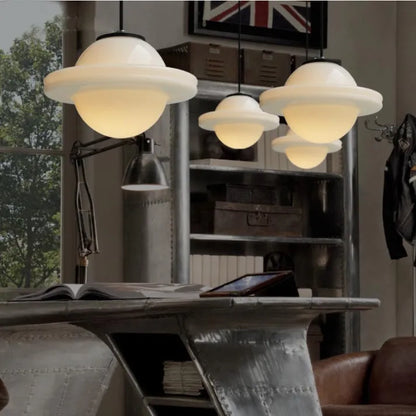 ÉclatVerre – Suspension vintage en verre sculpté au design géométrique