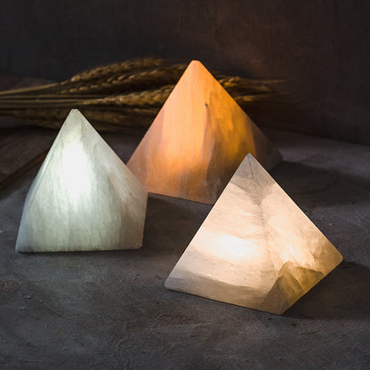 Astra – Lampe Pyramide en Pierre Naturelle