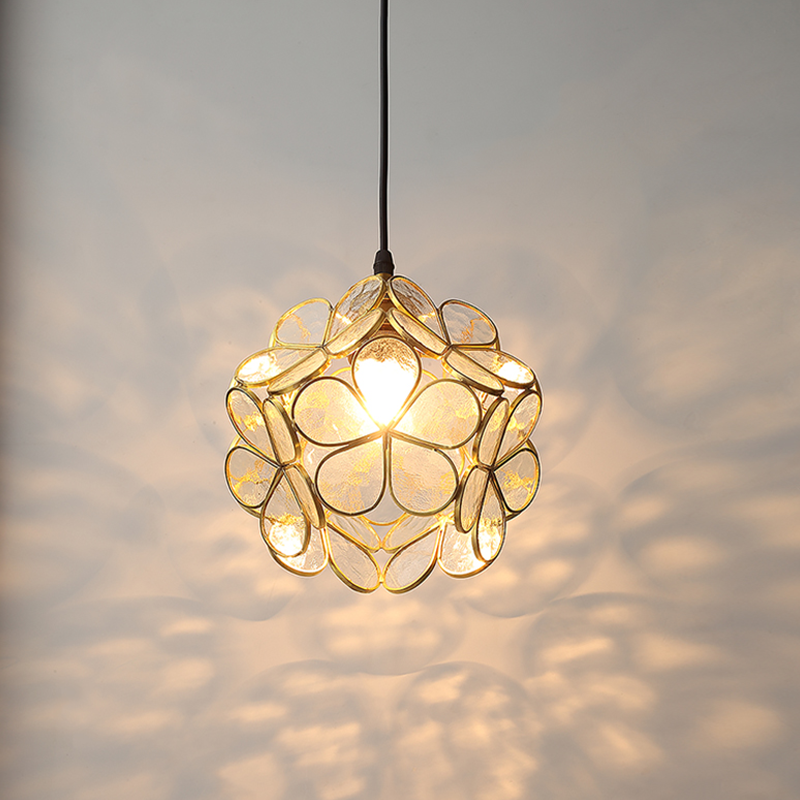 FleurVerre – Suspension florale en verre soufflé délicat