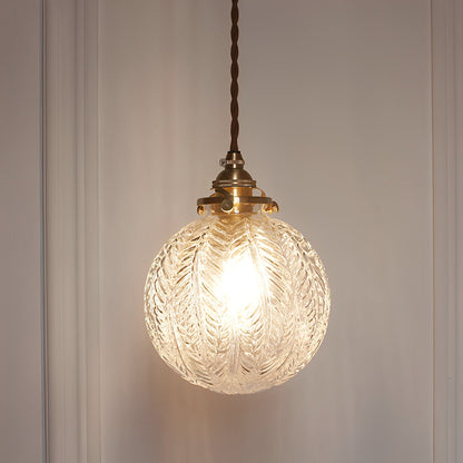 Noctura – Suspension Filigrane avec Motif de Plume