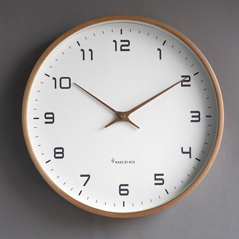 Alva – Horloge murale en bois scandinave simple