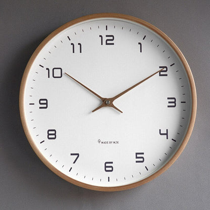 Alva – Horloge murale en bois scandinave simple