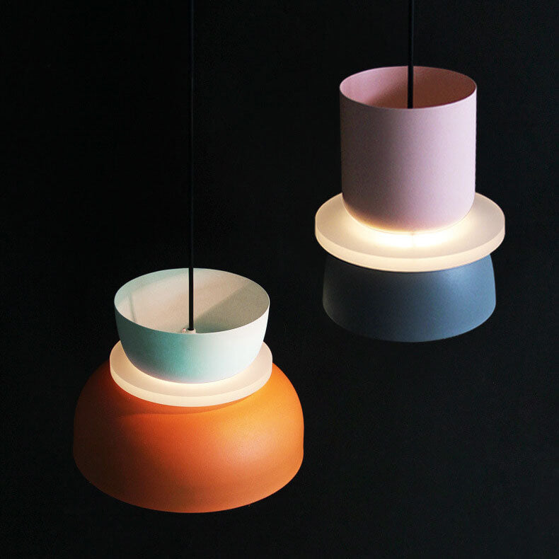 Lampe suspendue LED moderne et colorée