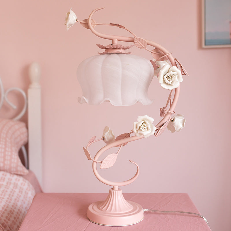 ÉclatRose – Plafonnier romantique à reflets rosés