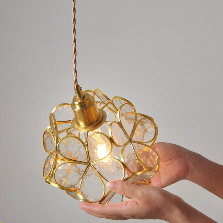 FleurVerre – Suspension florale en verre soufflé délicat
