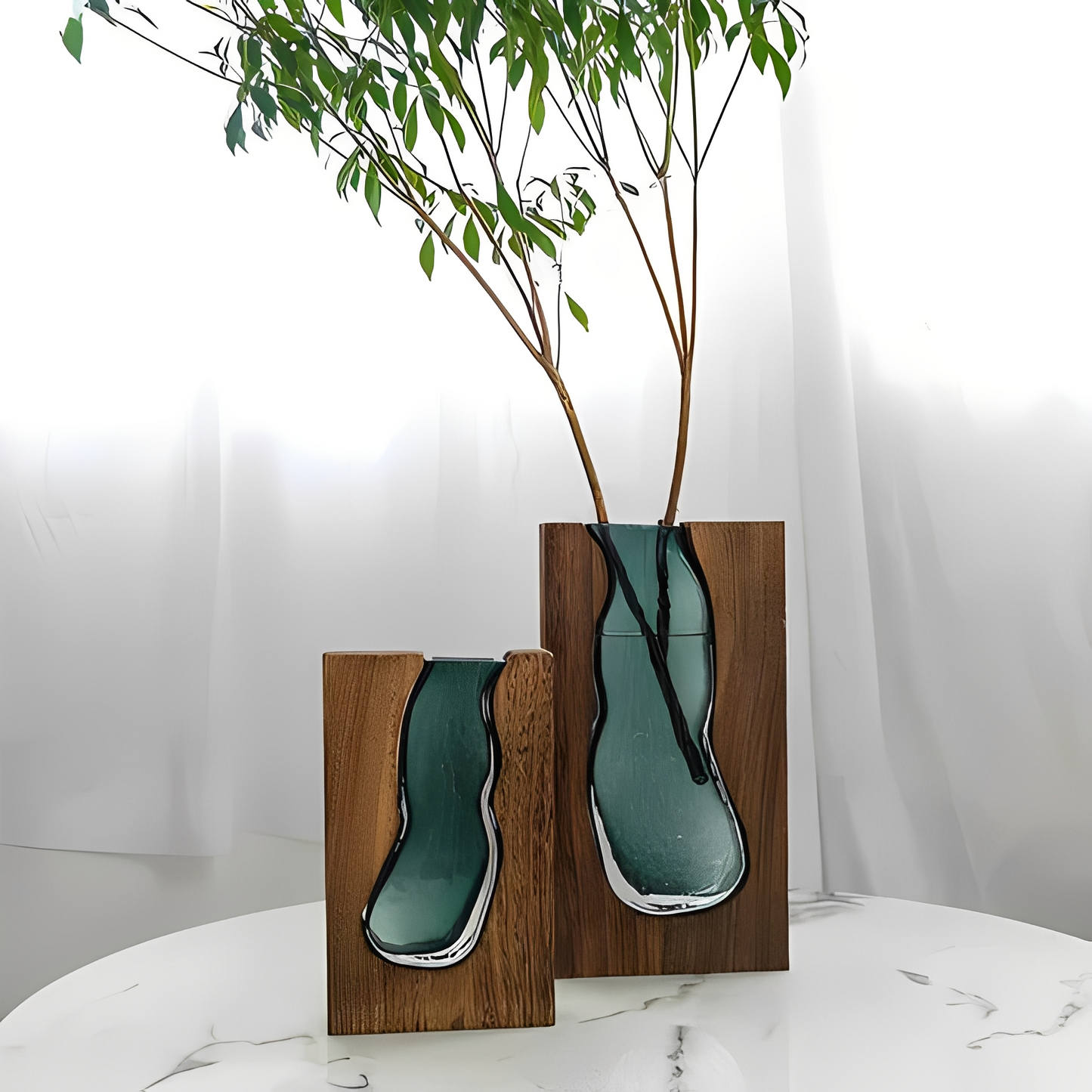 Miyako – Vase en bois et verre nordique à bord vivant