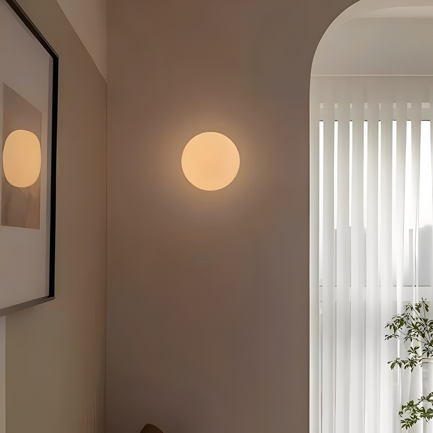Pietas – Lampe murale en verre élégante