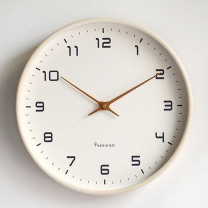 Alva – Horloge murale en bois scandinave simple