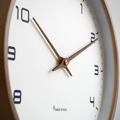 Alva – Horloge murale en bois scandinave simple