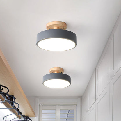 Lunira – Lampe de plafond en fer coloré avec détail en bois