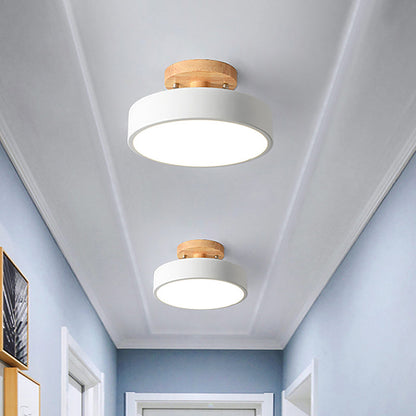Lunira – Lampe de plafond en fer coloré avec détail en bois