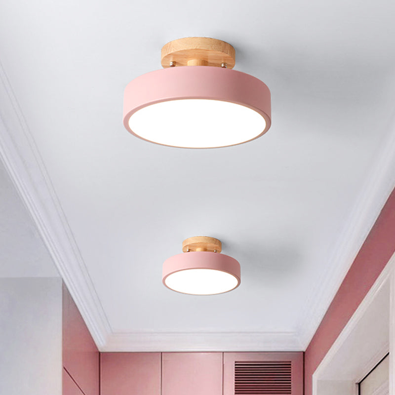 Lunira – Lampe de plafond en fer coloré avec détail en bois