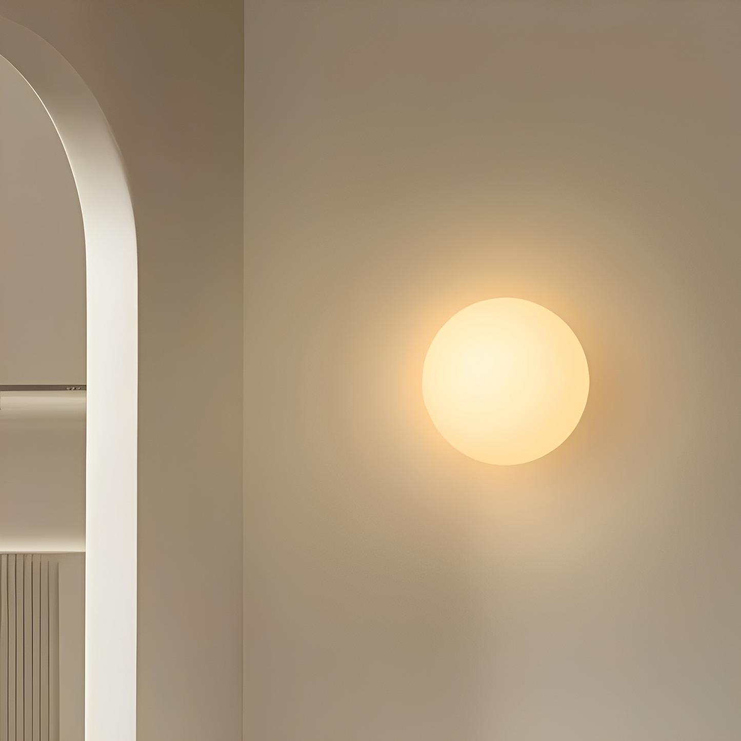 Pietas – Lampe murale en verre élégante
