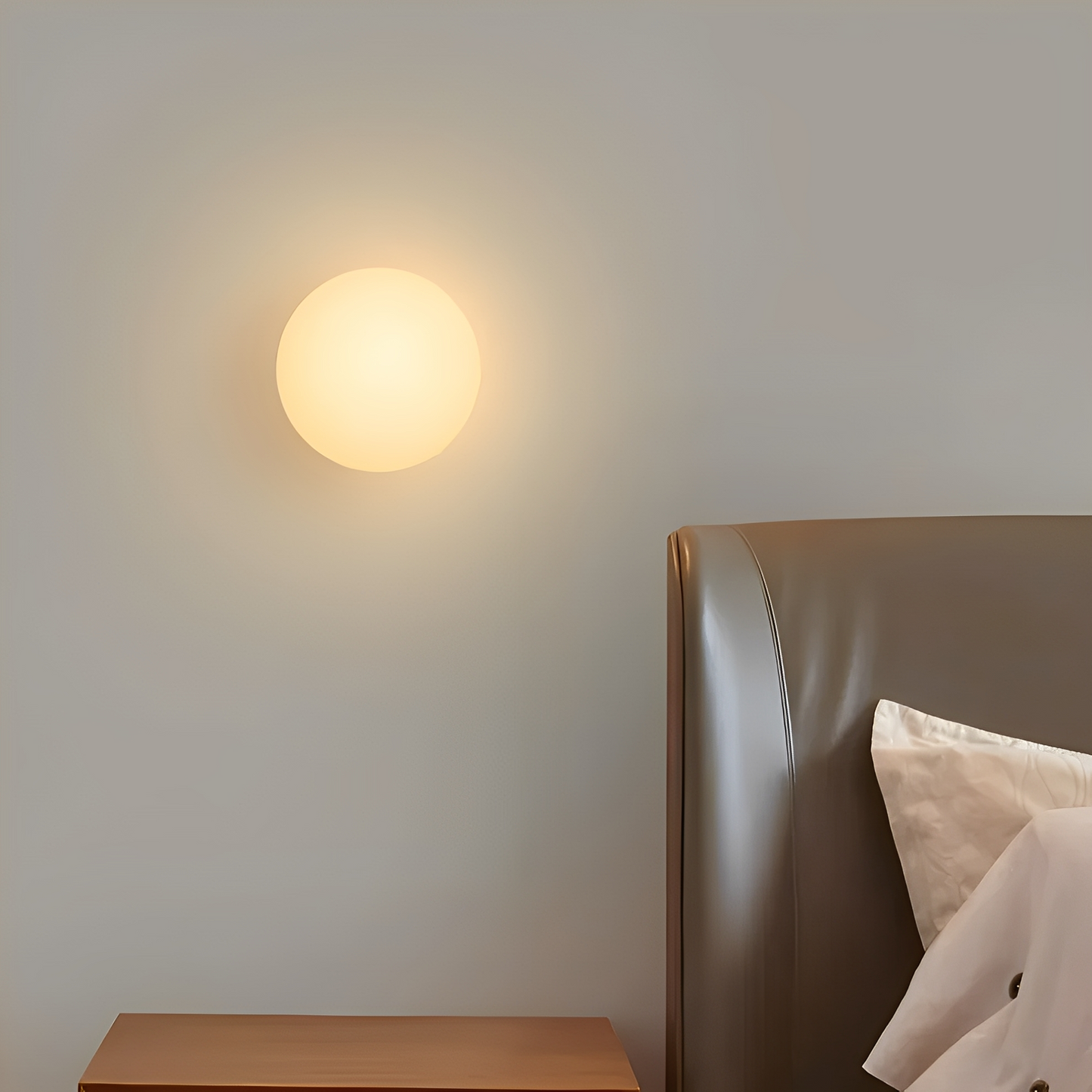Pietas – Lampe murale en verre élégante