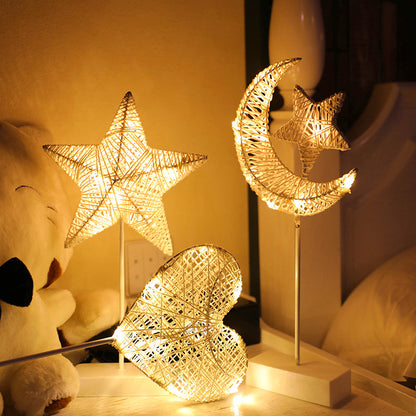 Aurina – Lampe déco LED romantique en rotin
