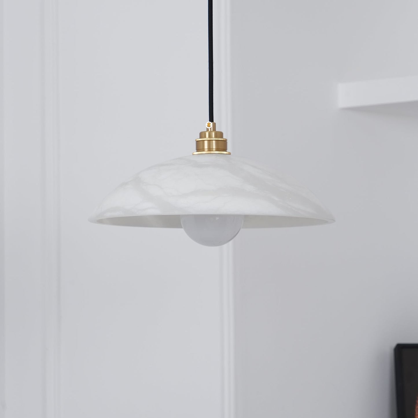 Mark – Pendelleuchte en Alabaster & Laiton