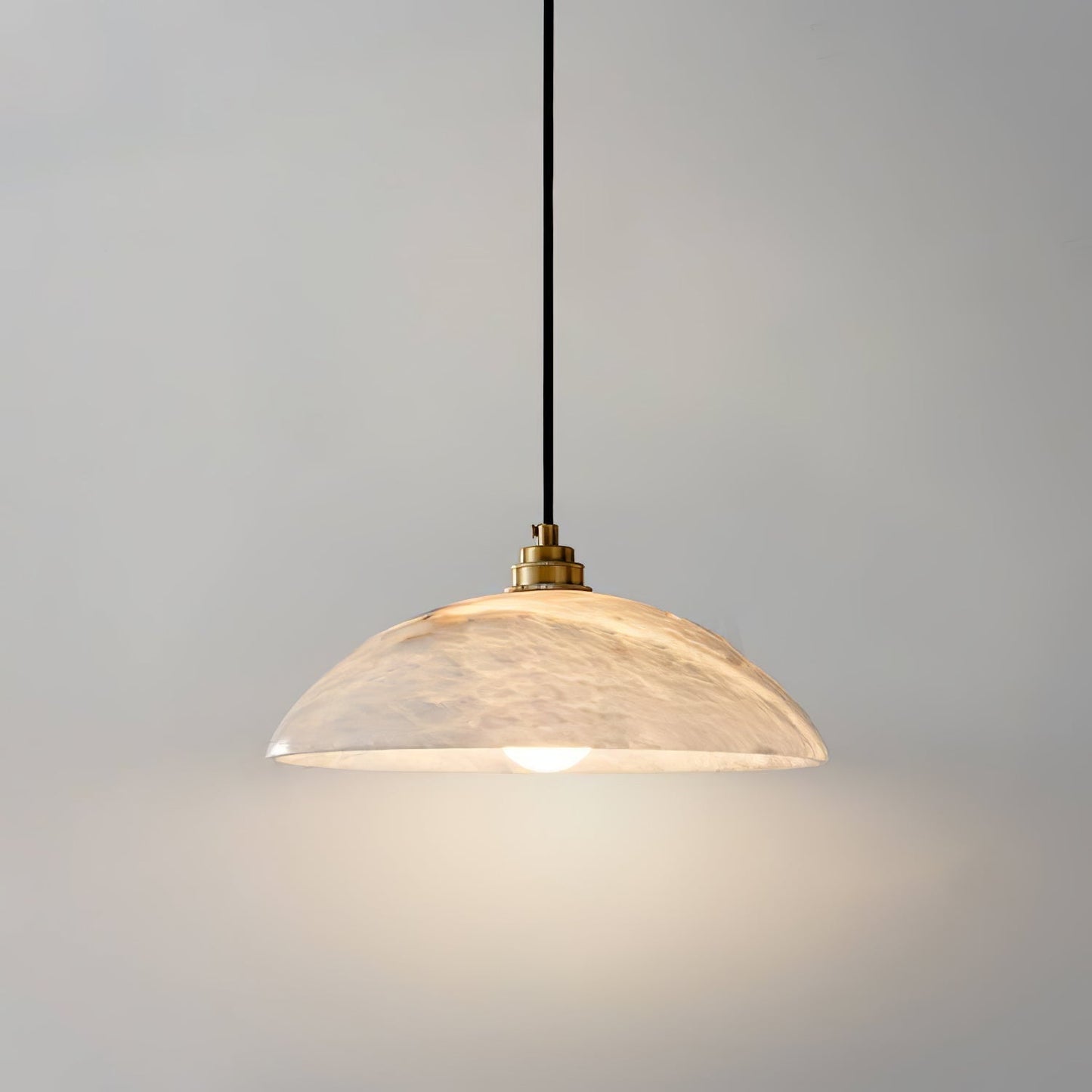 Mark – Pendelleuchte en Alabaster & Laiton