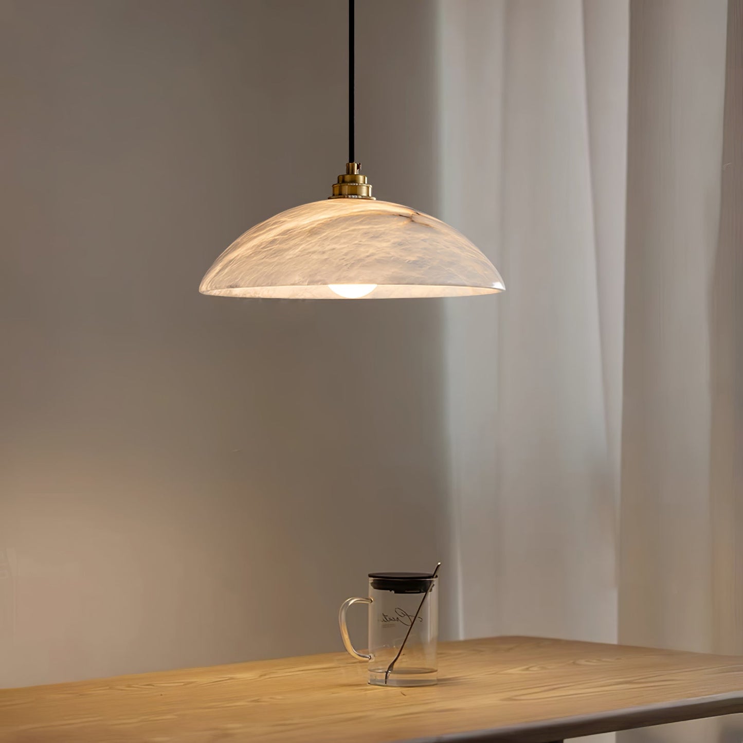 Mark – Pendelleuchte en Alabaster & Laiton