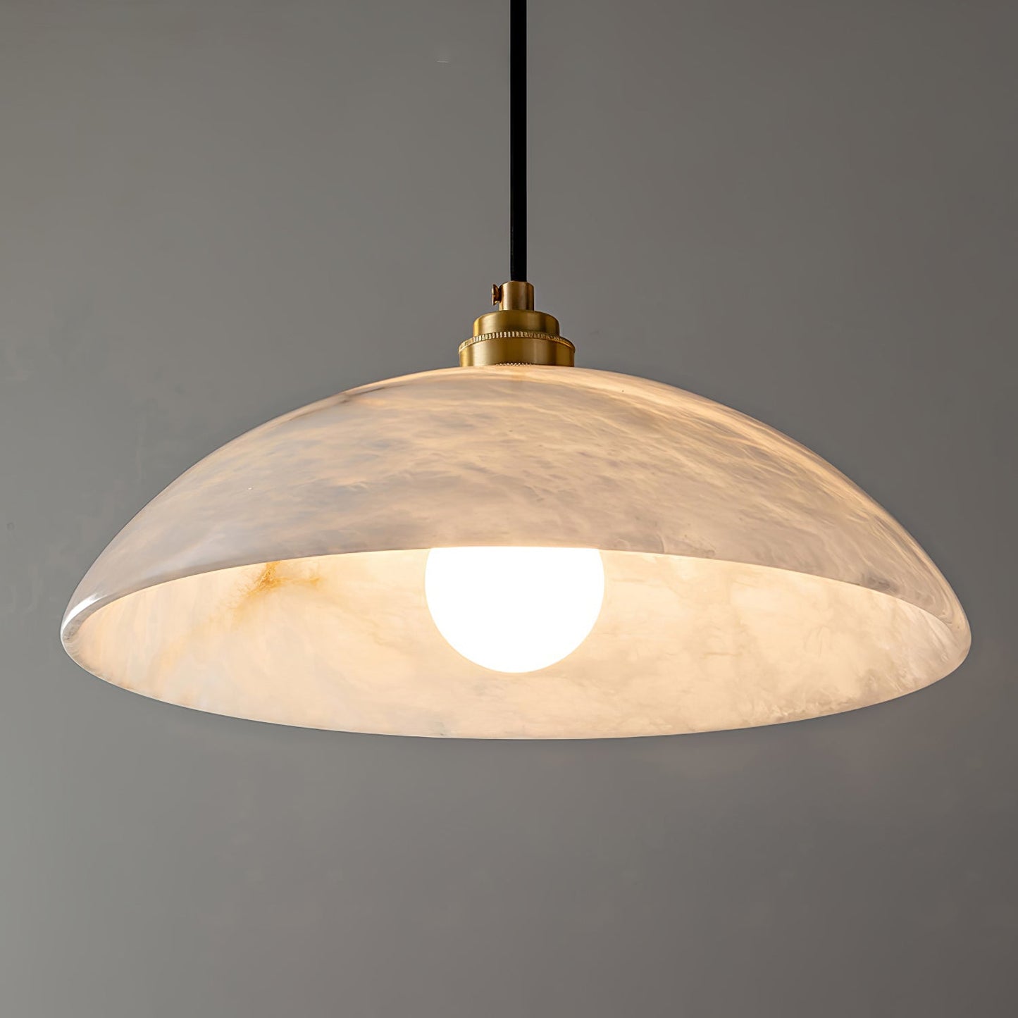 Mark – Pendelleuchte en Alabaster & Laiton