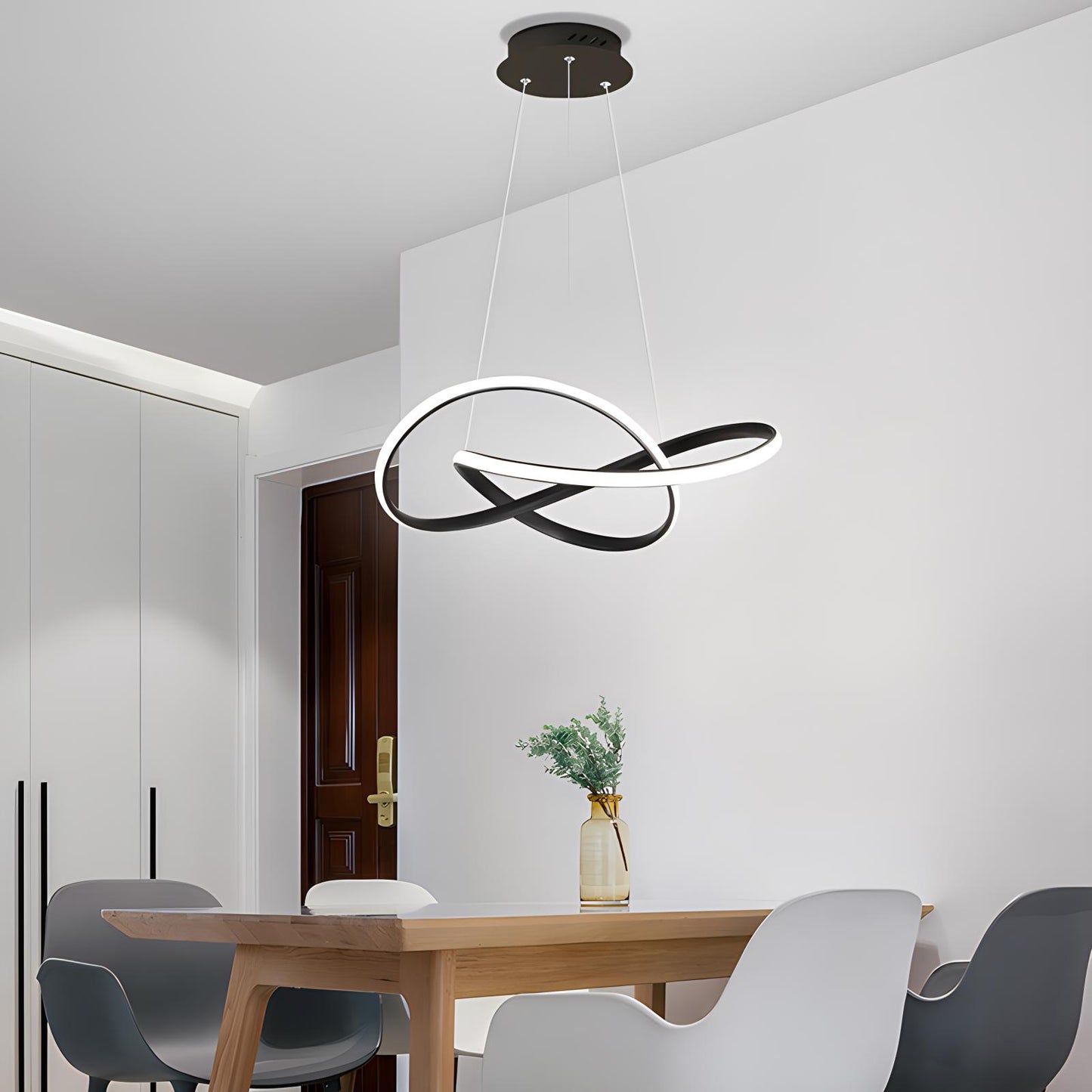 Reina – Suspension moderne en forme de poisson