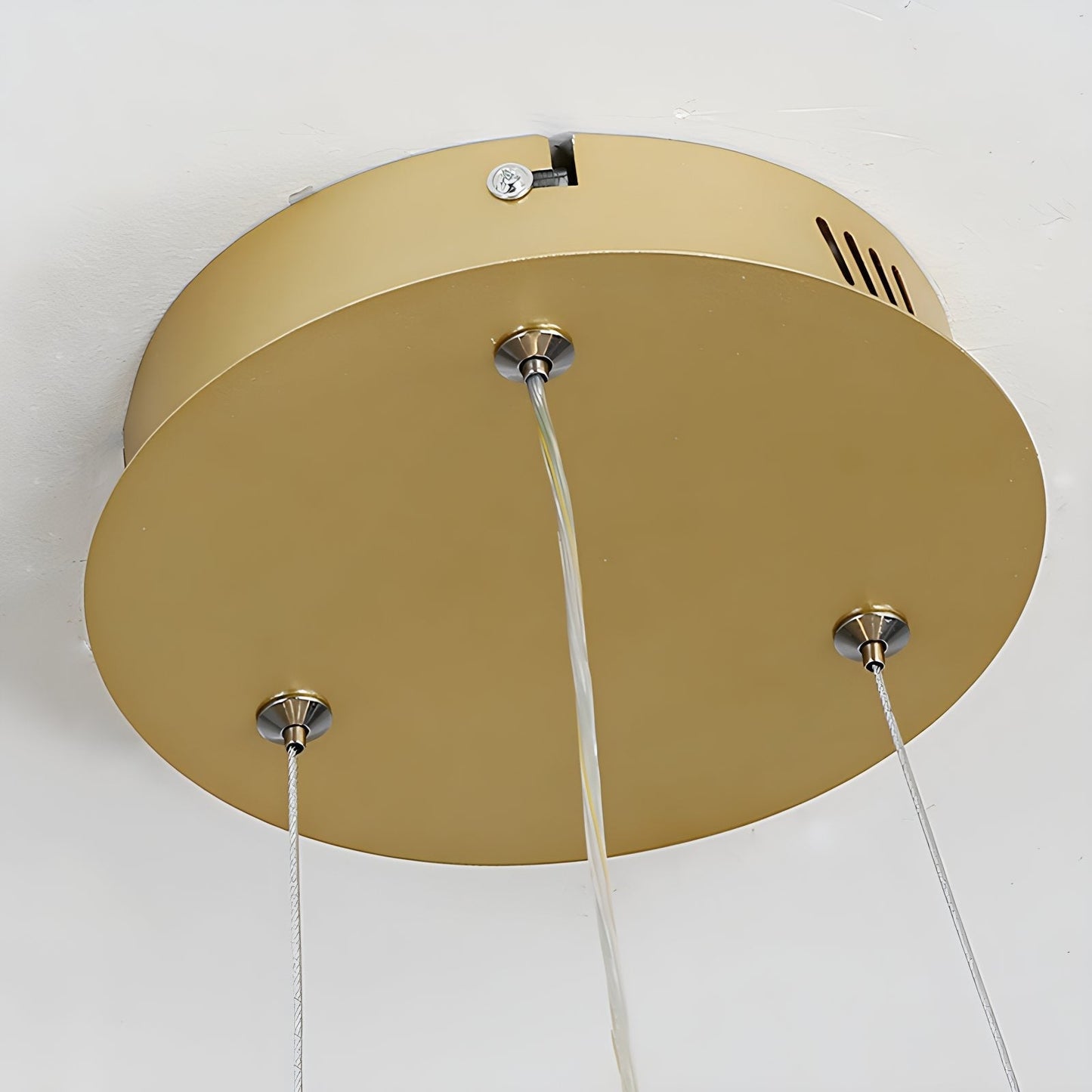 Reina – Suspension moderne en forme de poisson