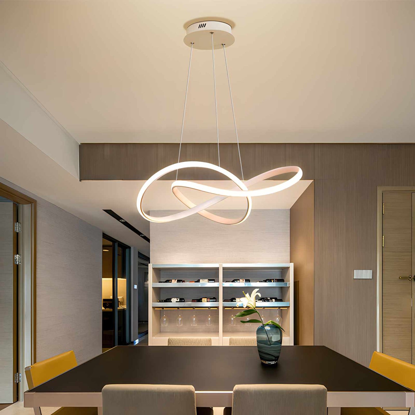 Reina – Suspension moderne en forme de poisson