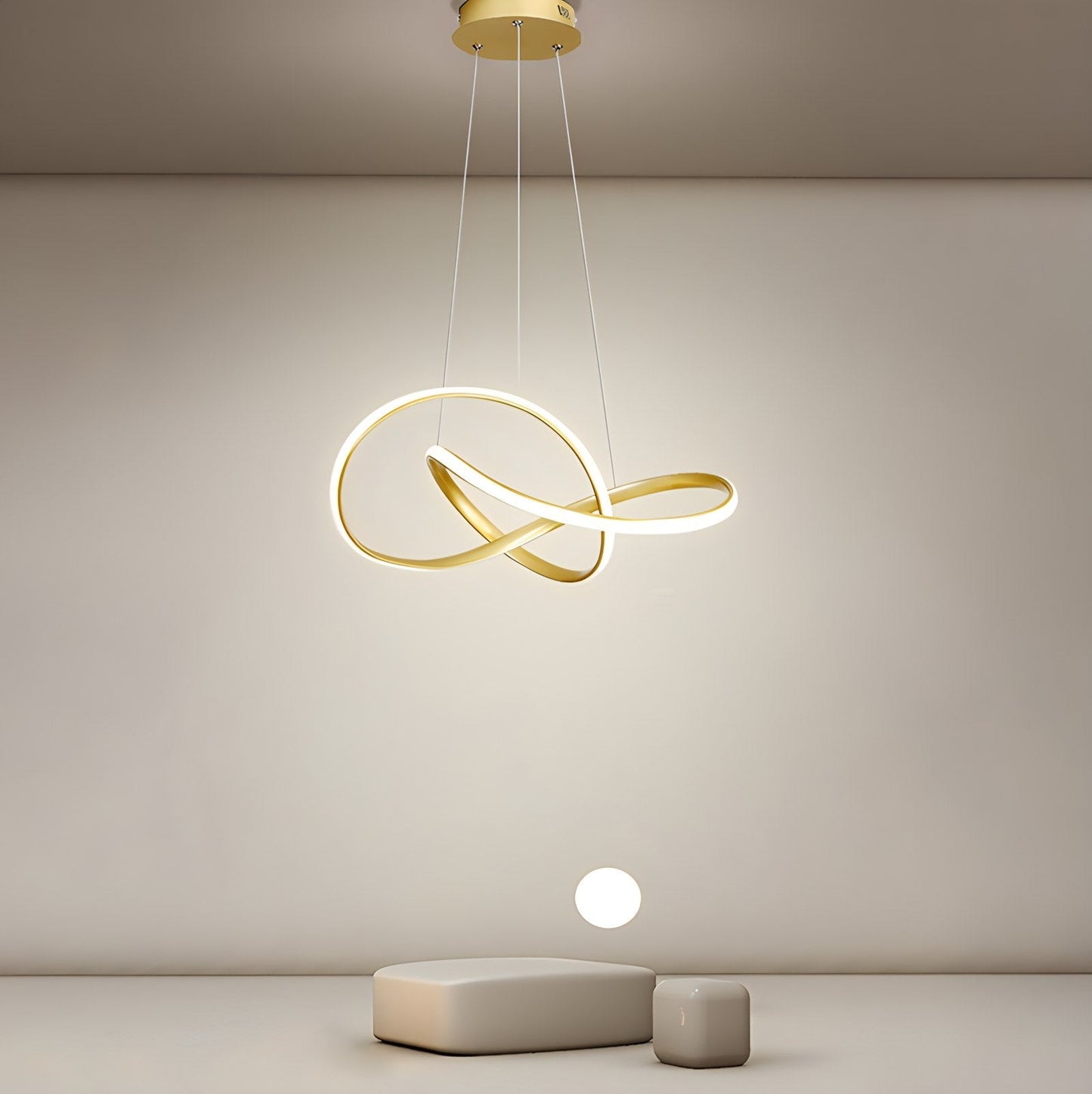 Reina – Suspension moderne en forme de poisson