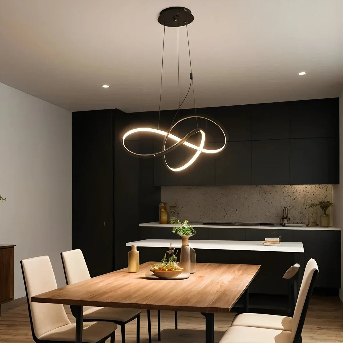 Reina – Suspension moderne en forme de poisson
