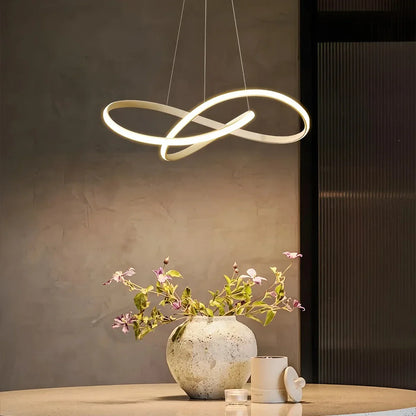 Reina – Suspension moderne en forme de poisson