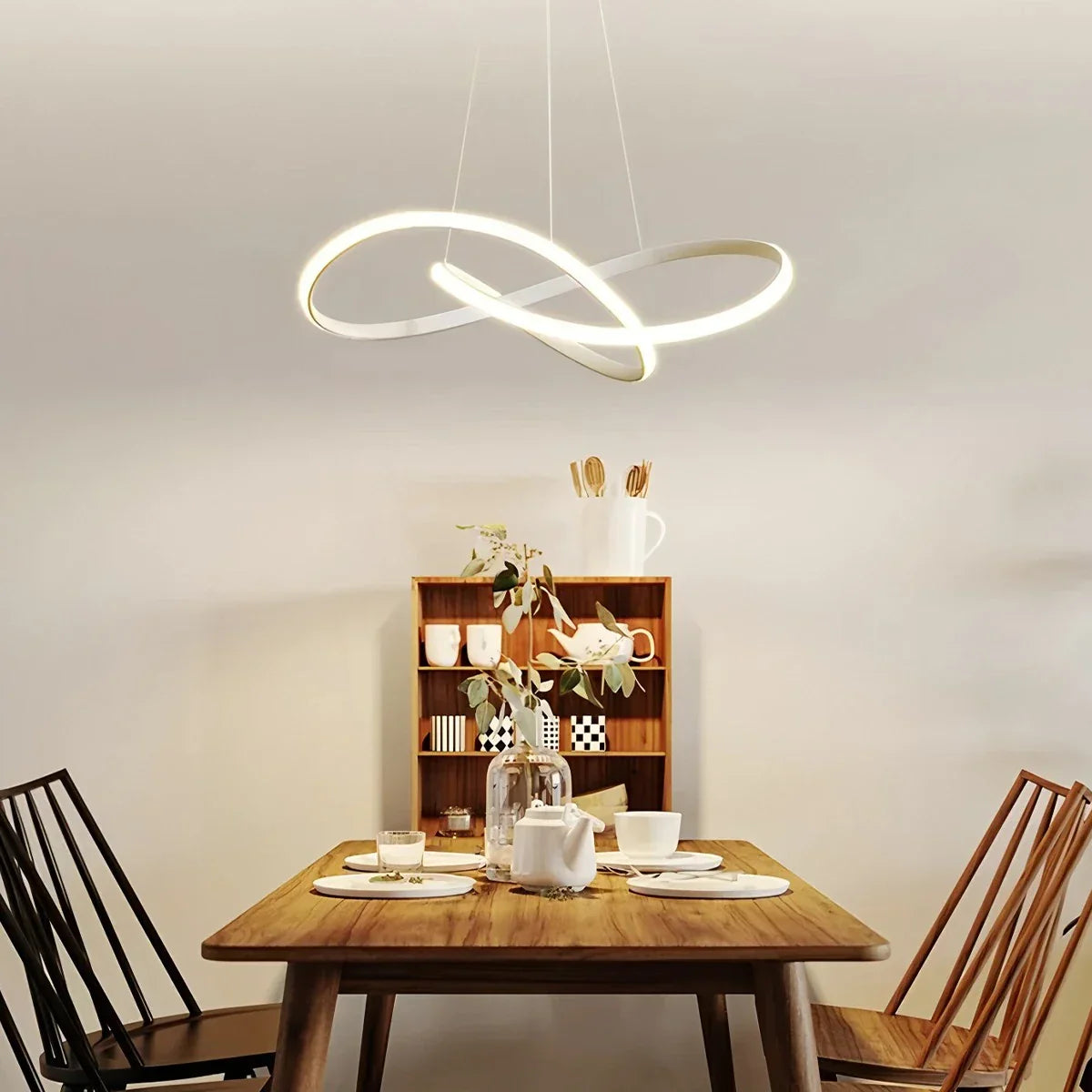Reina – Suspension moderne en forme de poisson