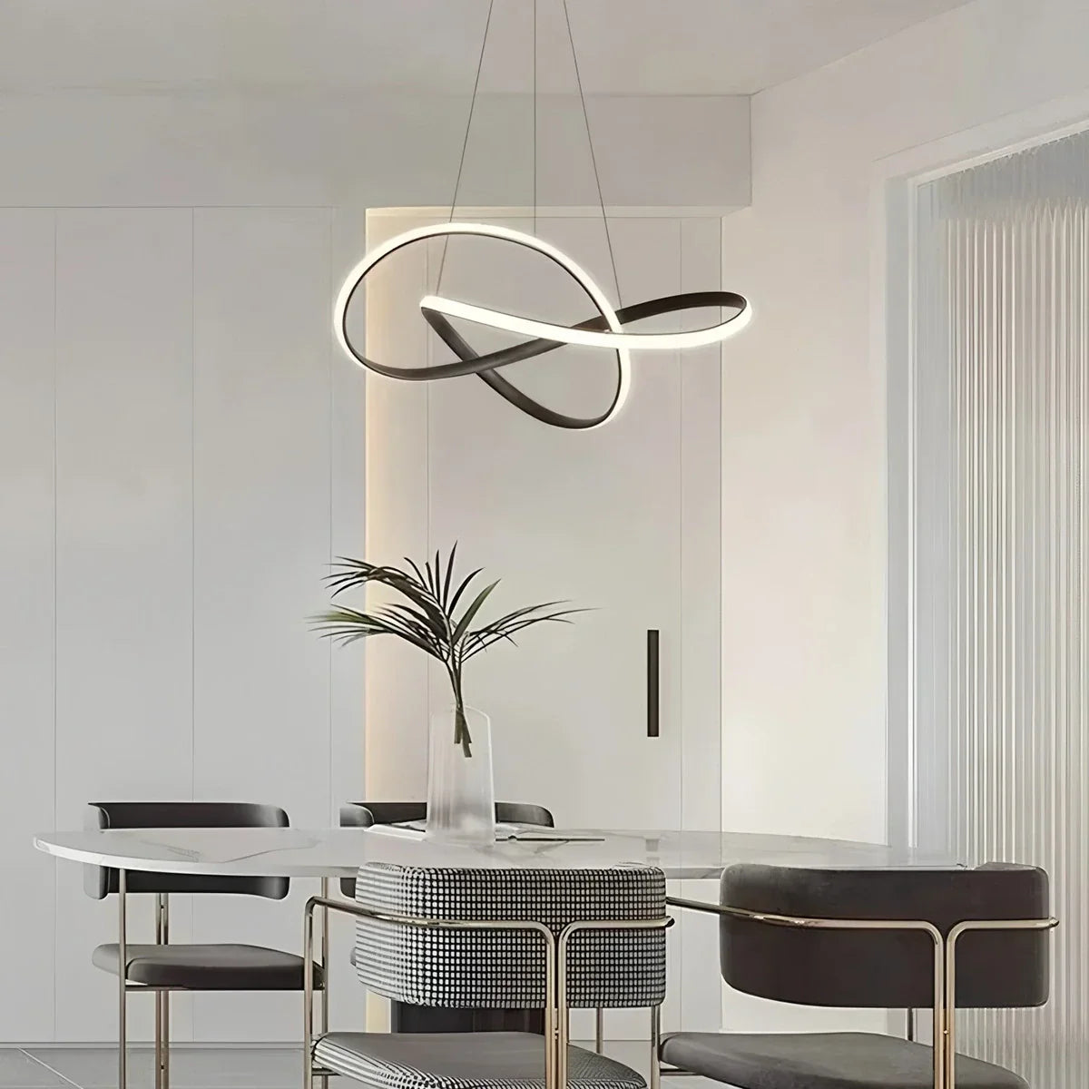 Reina – Suspension moderne en forme de poisson
