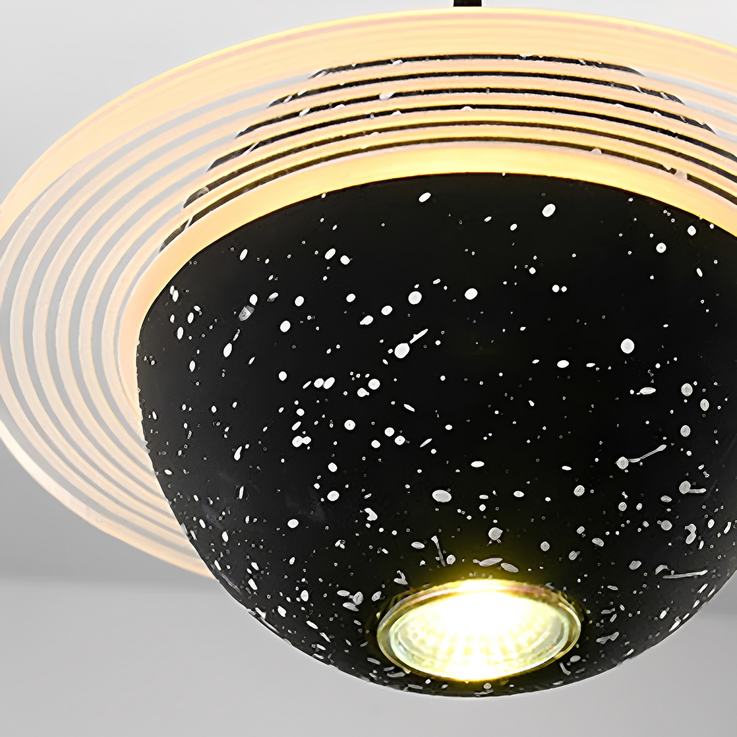 Nova – Lampe suspendue rouge design planète