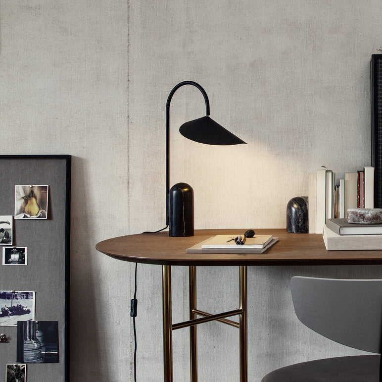 Mono – Lampe de table européenne