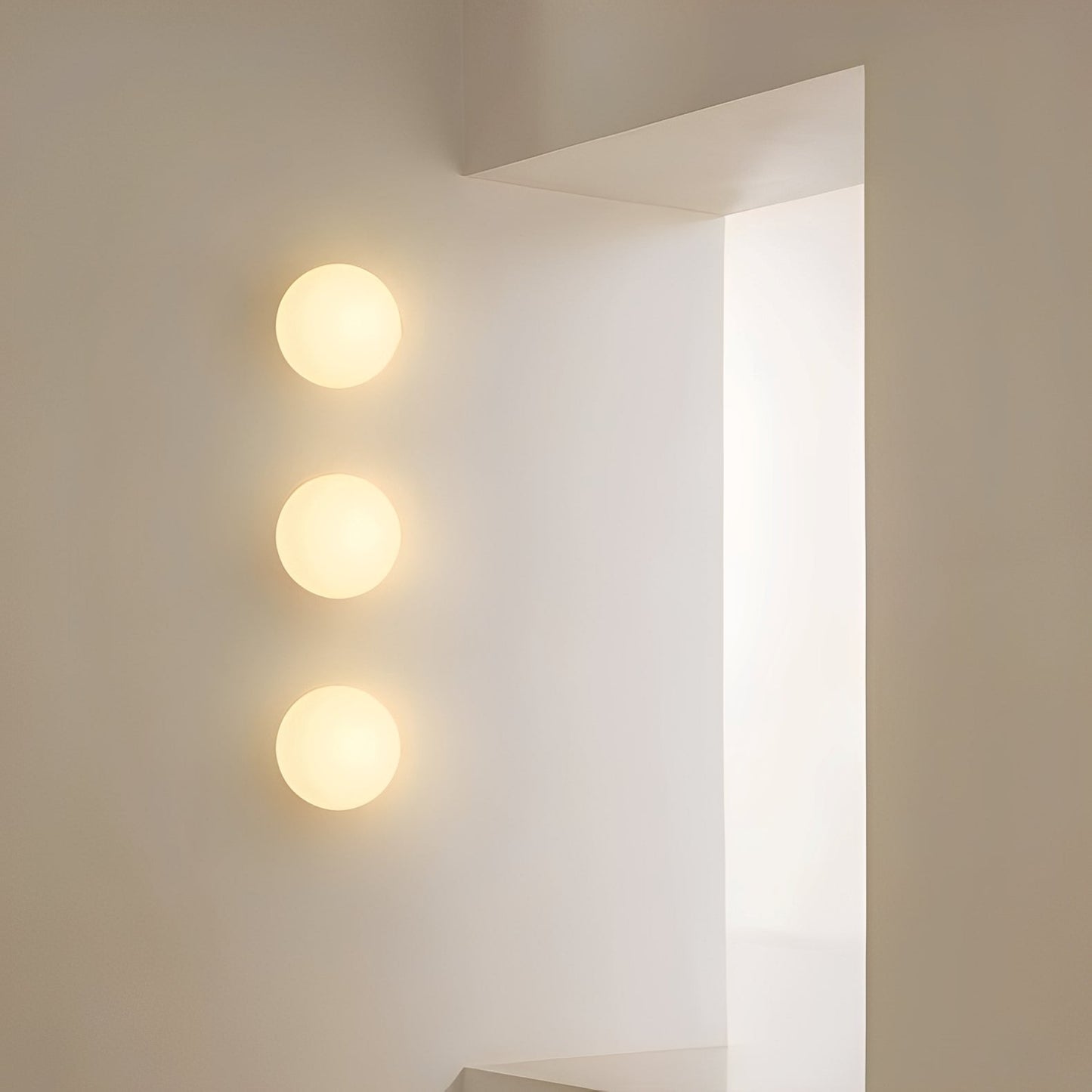 Mira – Applique Murale Boule de Verre Minimaliste