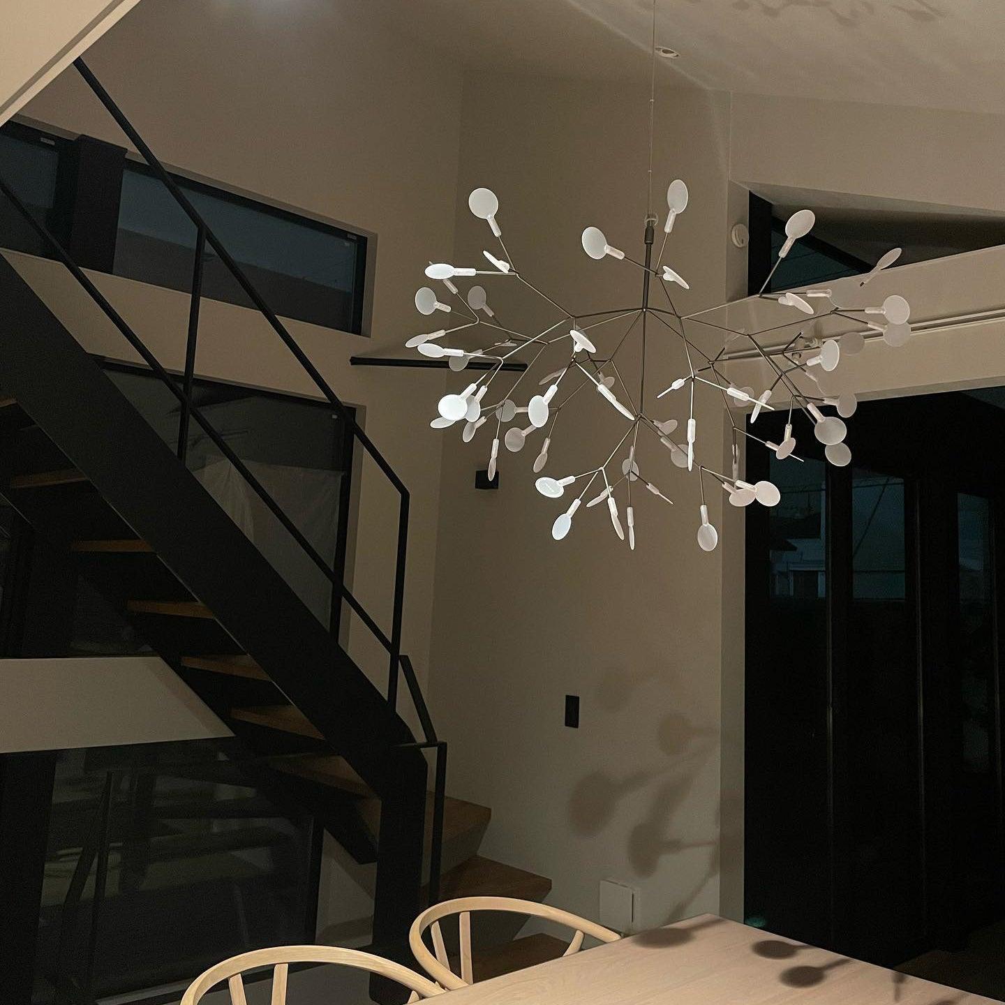 Yuki – Lustre Créatif Branche de Feuilles
