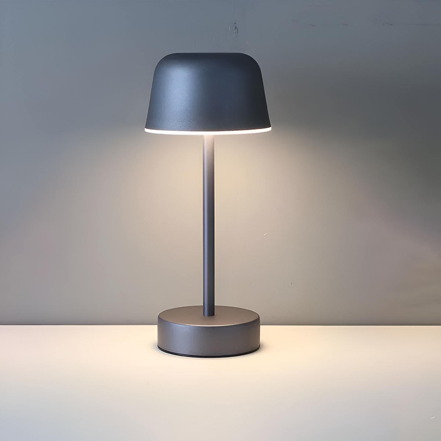 RetroStyle - Lampe de table LED sans fil colorée avec recharge USB