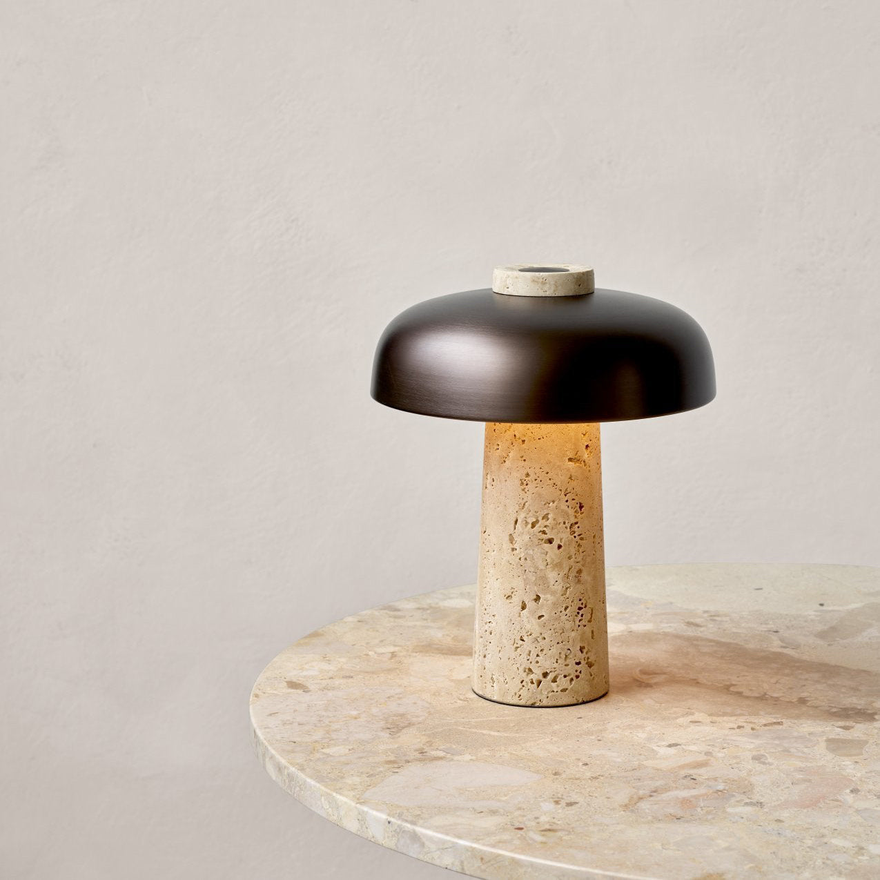 Hera – Lampe Travertin Intemporelle