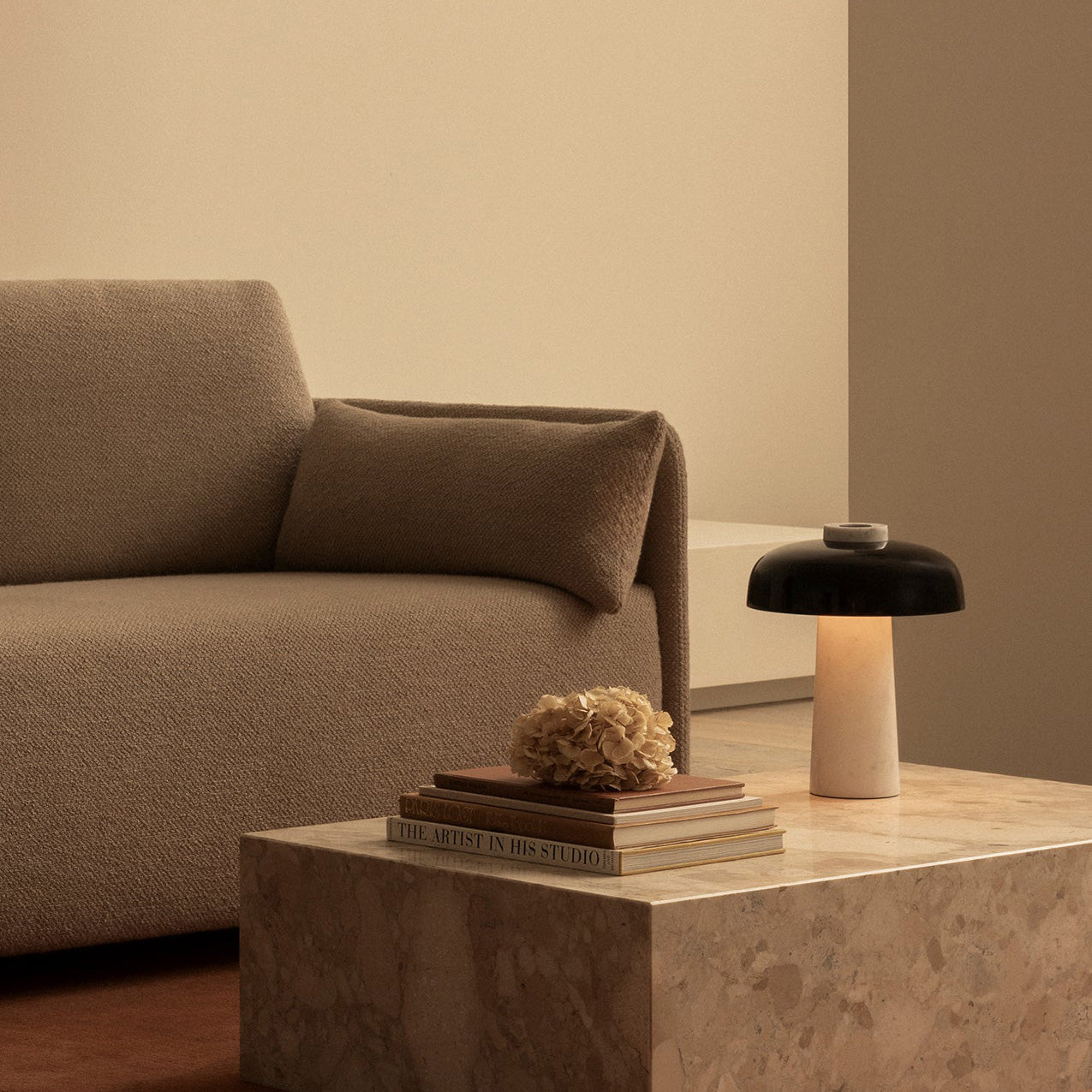 Hera – Lampe Travertin Intemporelle