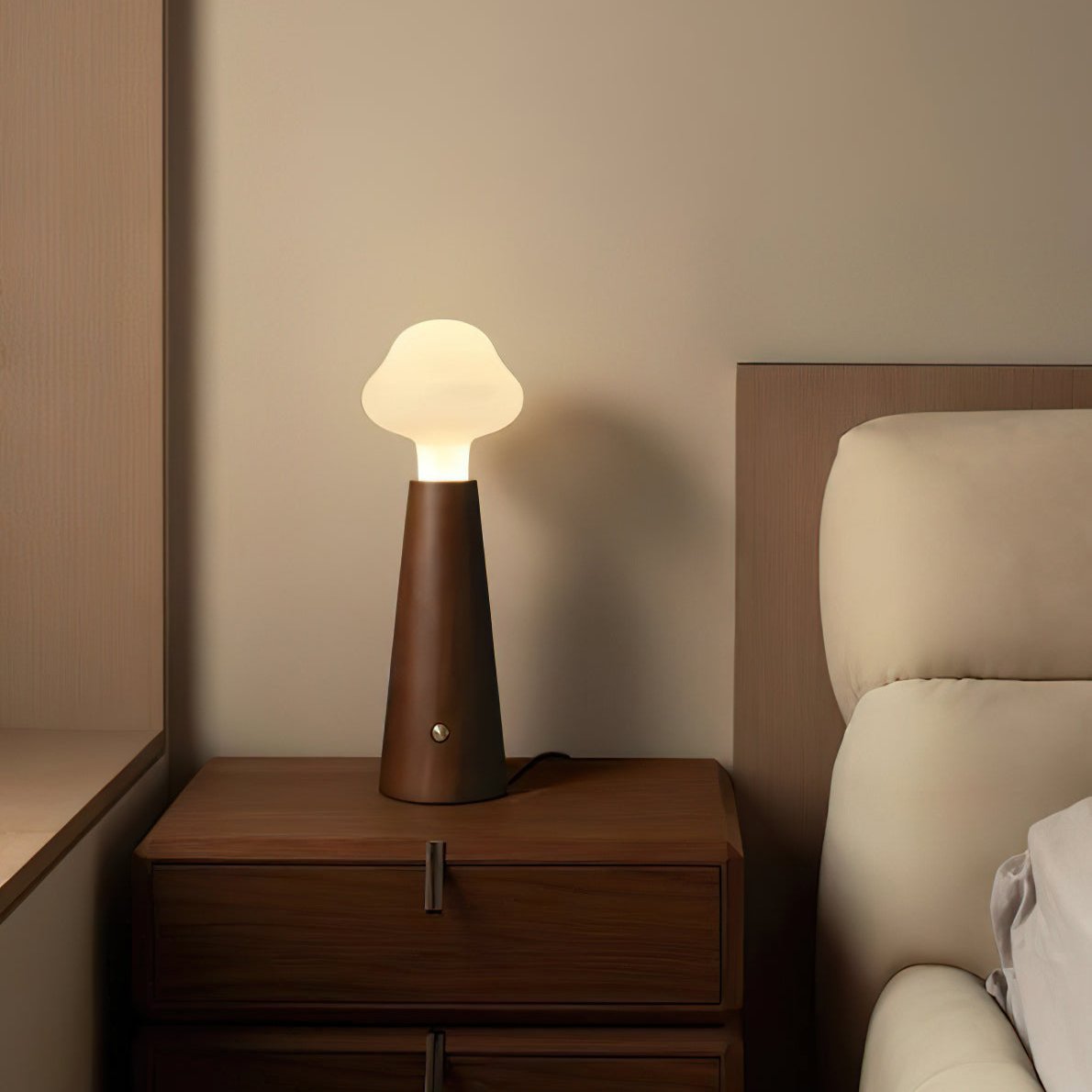 Eirik – Lampe de table en bois massif minimaliste