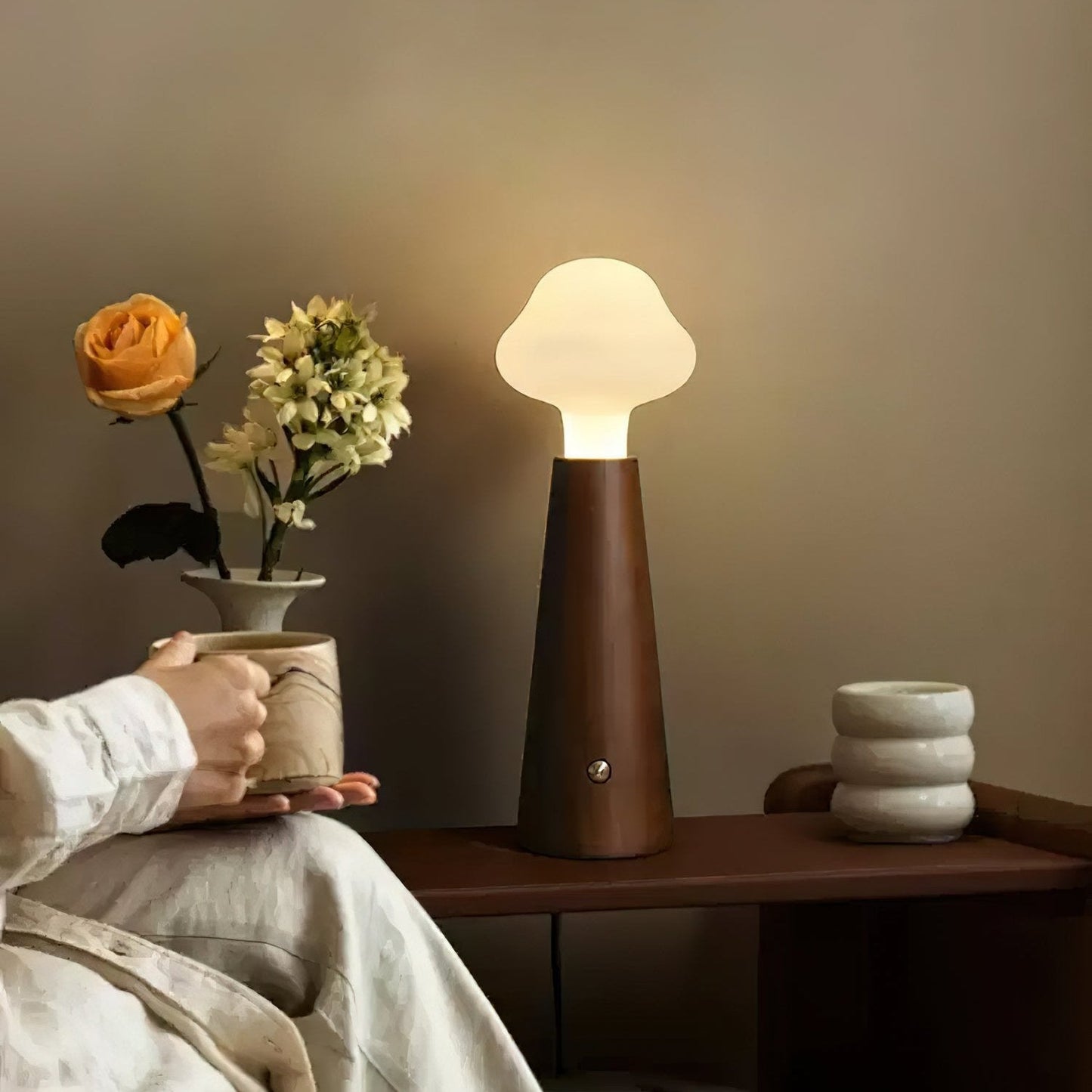 Eirik – Lampe de table en bois massif minimaliste