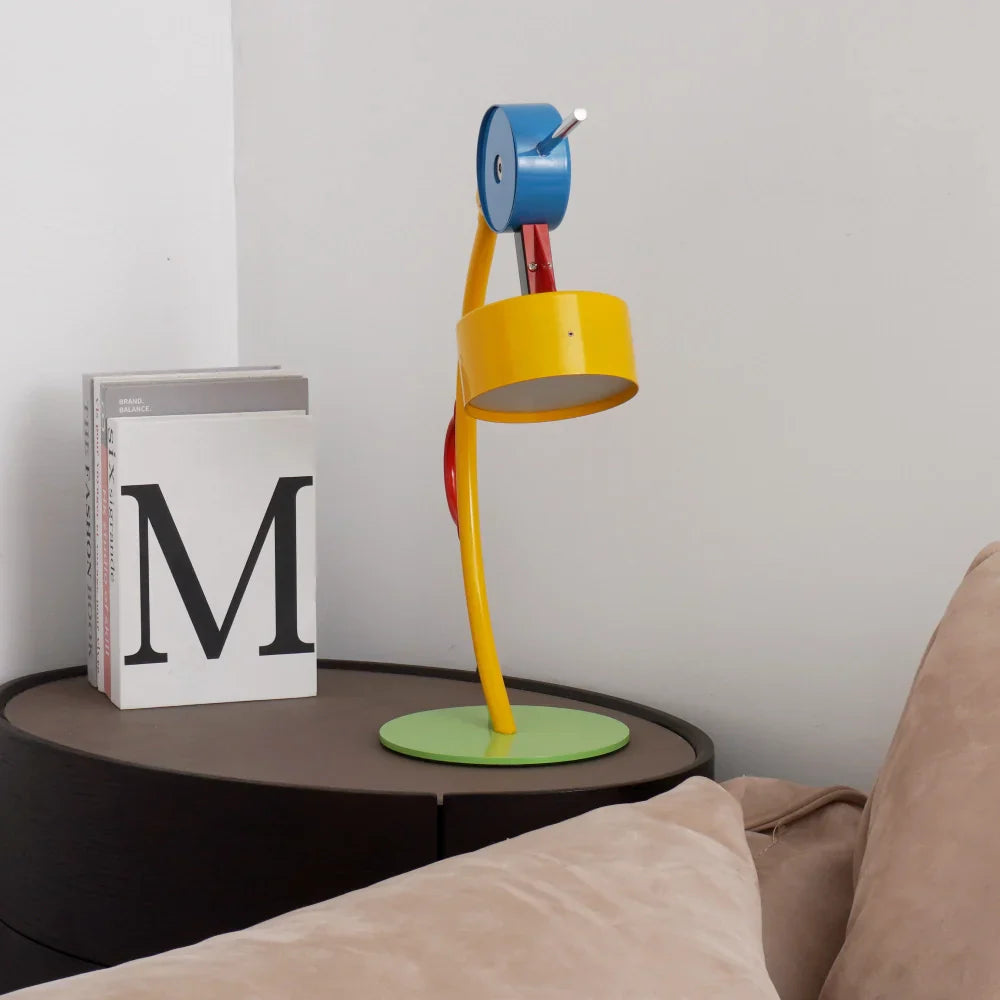 Arco – Lampe de table en arc colorée